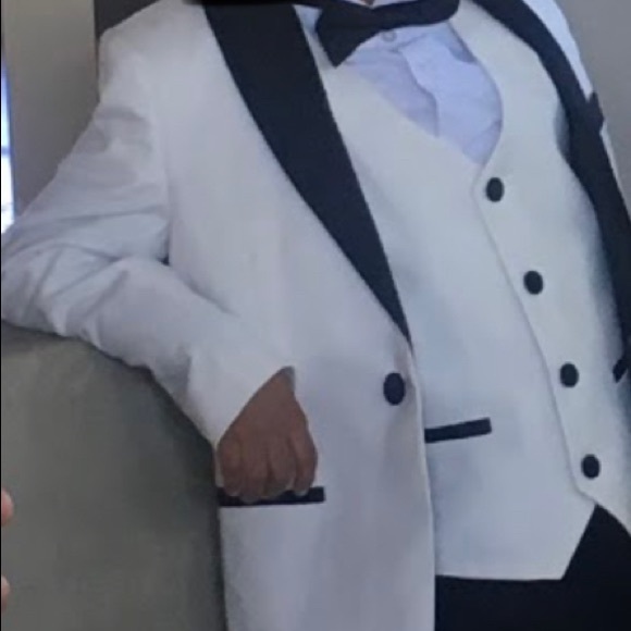 Ring bearer suit - Picture 3 of 3